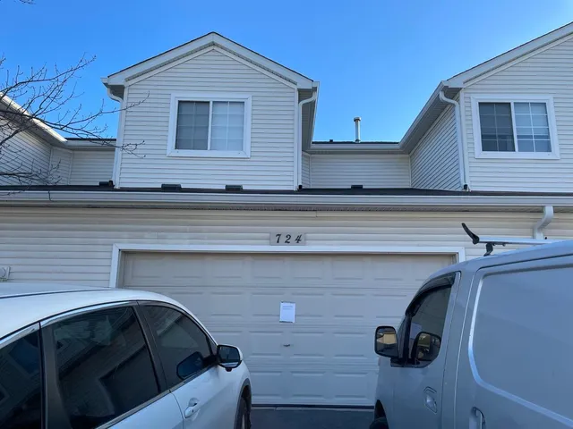 $2,100 | 724 County Line Road, Unit 724, Aurora, IL 60502