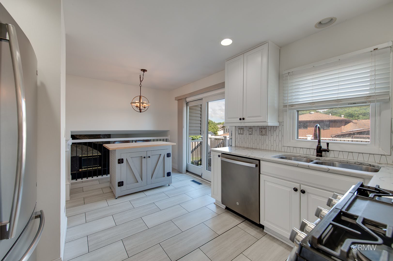 1233 Hickory Trail Addison, IL 60101 - Photo 10 of 36