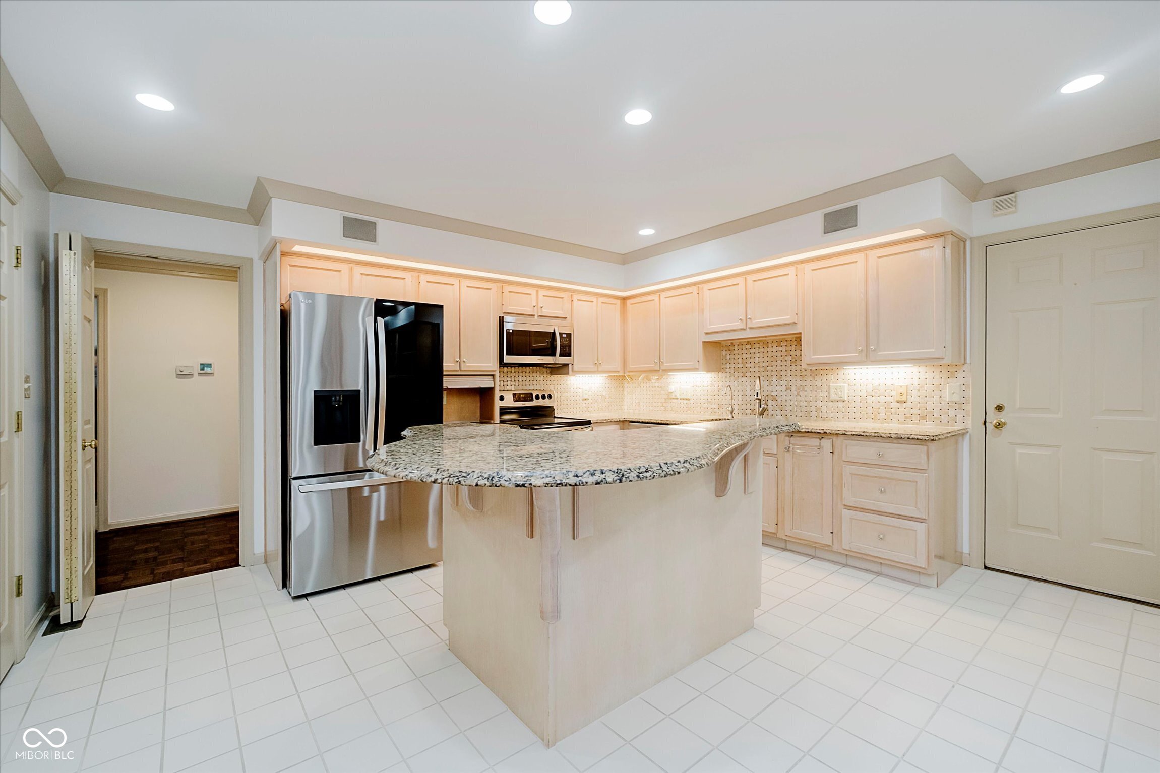 8649 Cricket Tree Lane Indianapolis, IN 46260 - Photo 12 of 58