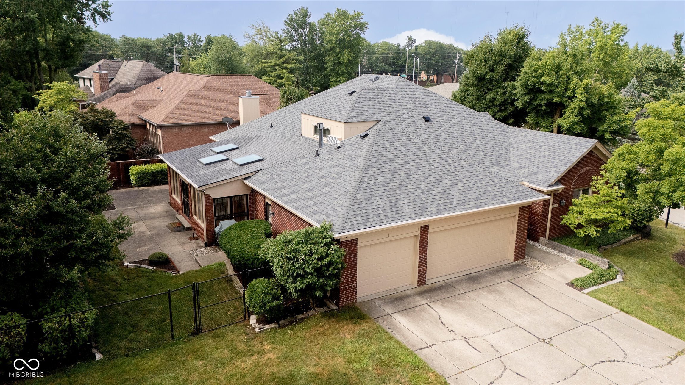 8649 Cricket Tree Lane Indianapolis, IN 46260 - Photo 4 of 58