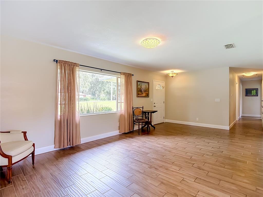 1644 West Socrum Loop Road Lakeland, FL 33810 - Photo 8 of 98 Gallery Image 8