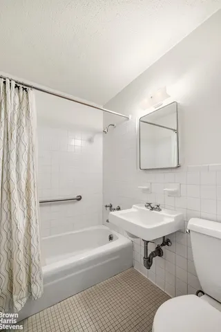 $725,000 | 333 Pearl Street, Unit 21H | Financial District