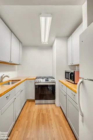 $725,000 | 333 Pearl Street, Unit 21H | Financial District