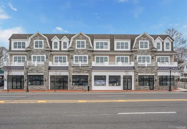 $3,150 | 1046 New York Avenue, Unit 11, Huntington Station, NY 11746