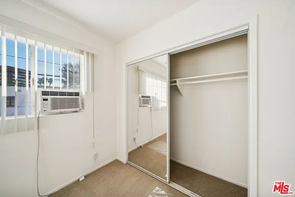 a view of utility room