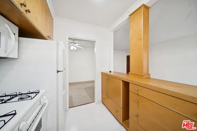 $1,995 | 8442 Blackburn Avenue, Unit 8, Los Angeles, CA 90048