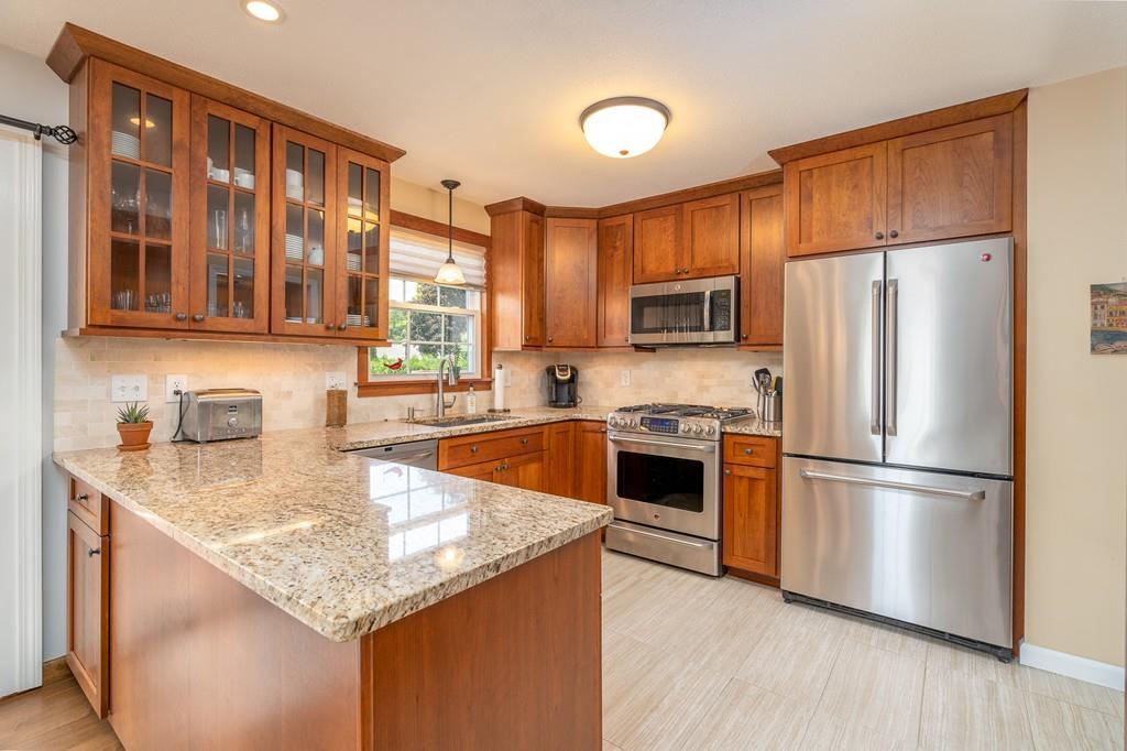 12 Robin Road Easthampton, MA 01027 - Photo 4 of 37 Gallery Image 4