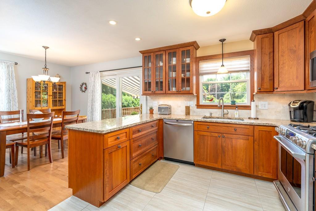 12 Robin Road Easthampton, MA 01027 - Photo 5 of 37 Gallery Image 5