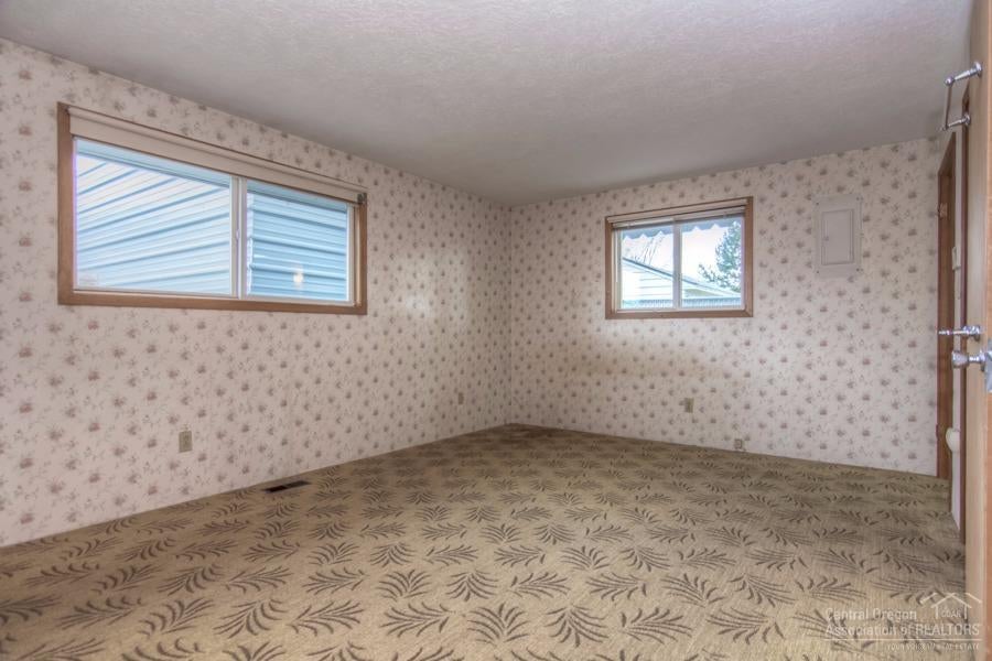 1046 Southwest 13th Street Redmond, OR 97756 - Photo 20 of 25 Gallery Image 20