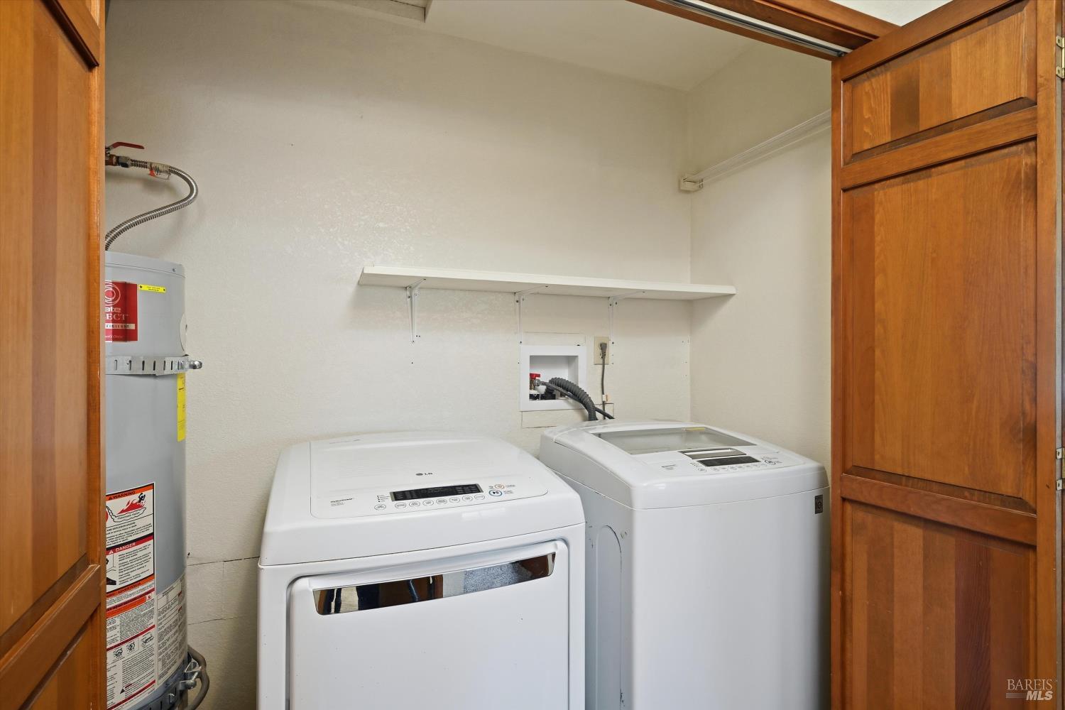929 Helen Avenue Ukiah, CA 95482 - Photo 17 of 36 a utility room with dryer and washer