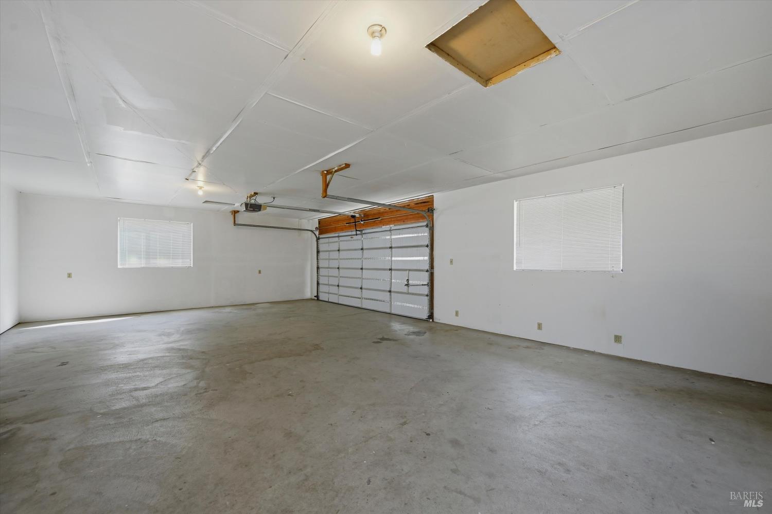 929 Helen Avenue Ukiah, CA 95482 - Photo 18 of 36 a view of room and garage