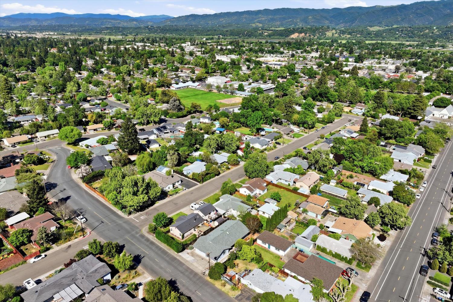 929 Helen Avenue Ukiah, CA 95482 - Photo 34 of 36 view of city and mountain