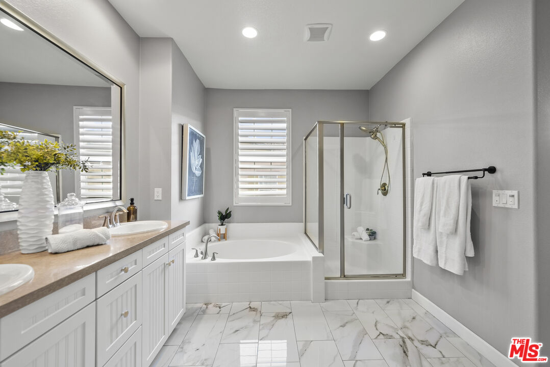 22157 Barrington Way Saugus, CA 91350 - Photo 35 of 48