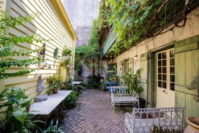 $3,200 | 1111 Bourbon Street, Unit REAR, New Orleans, LA 70116