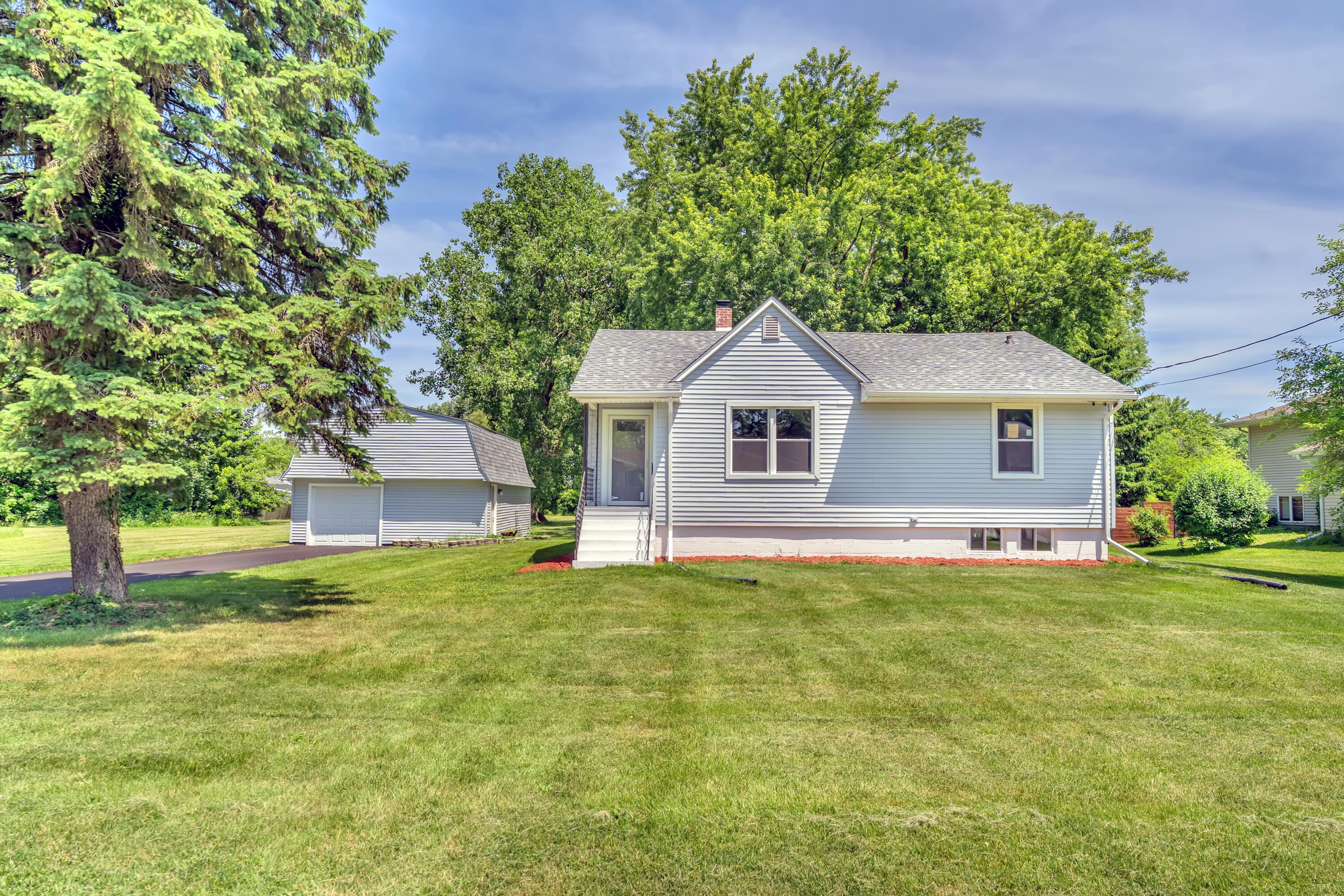 2851 44th Street Highland, IN 46322 - Photo 2 of 25 3000x2001