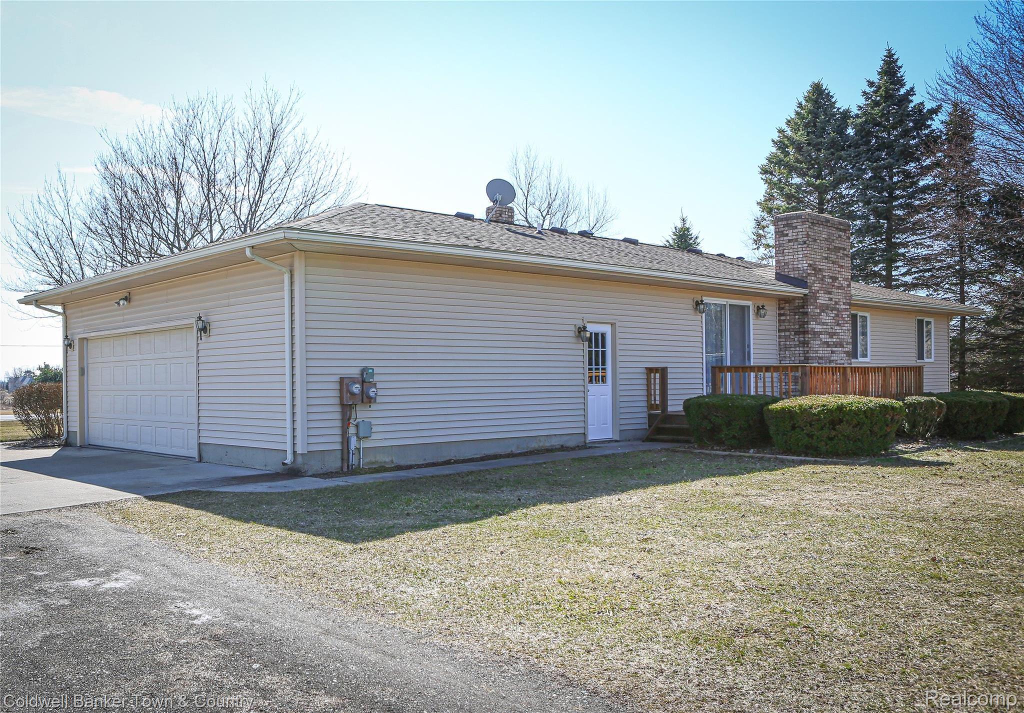 3064 West Coon Lake Road Howell, MI 48843 - Photo 11 of 47 Back of house