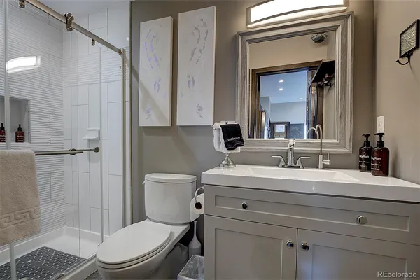 a view of a entryway with washer and dryer