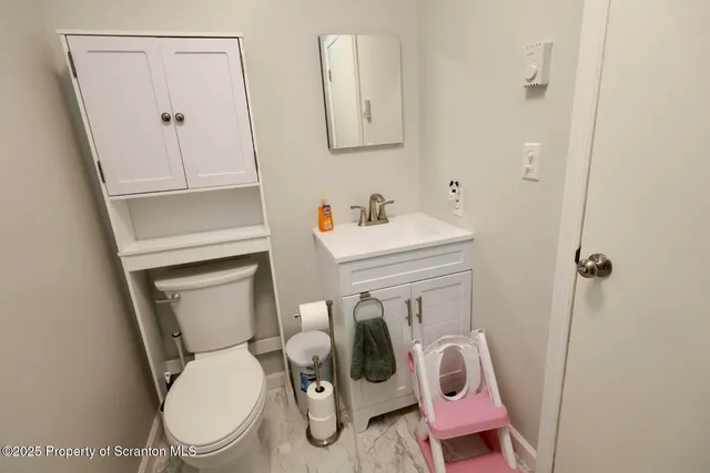 $308,000 | 9 Clayton Lane, Scott Township, PA 18447