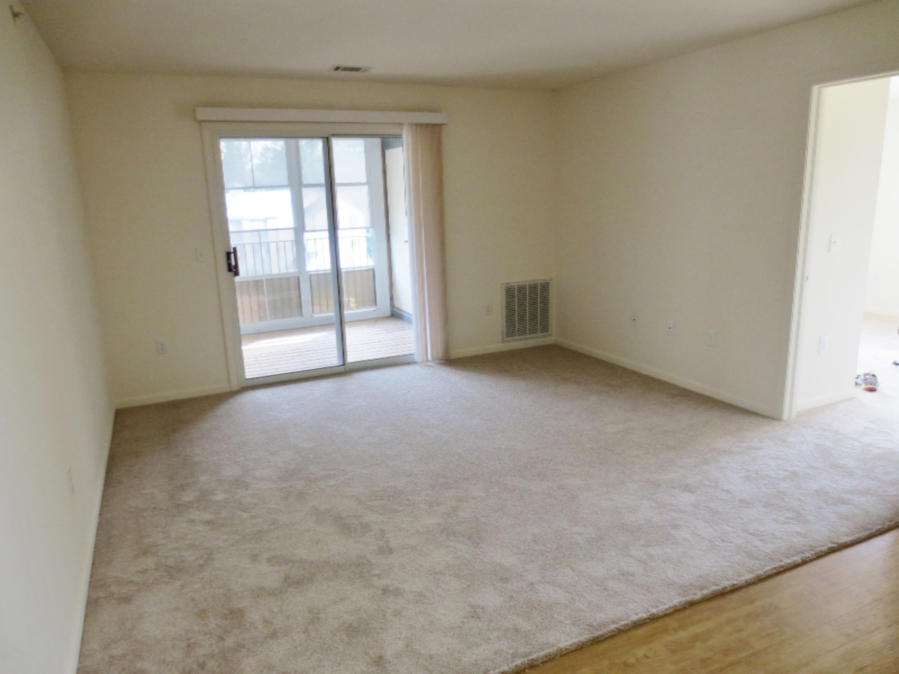 18400 North Ridge Court, Unit 24 Spring Lake, MI 49456 - Photo 2 of 21 Living Rm