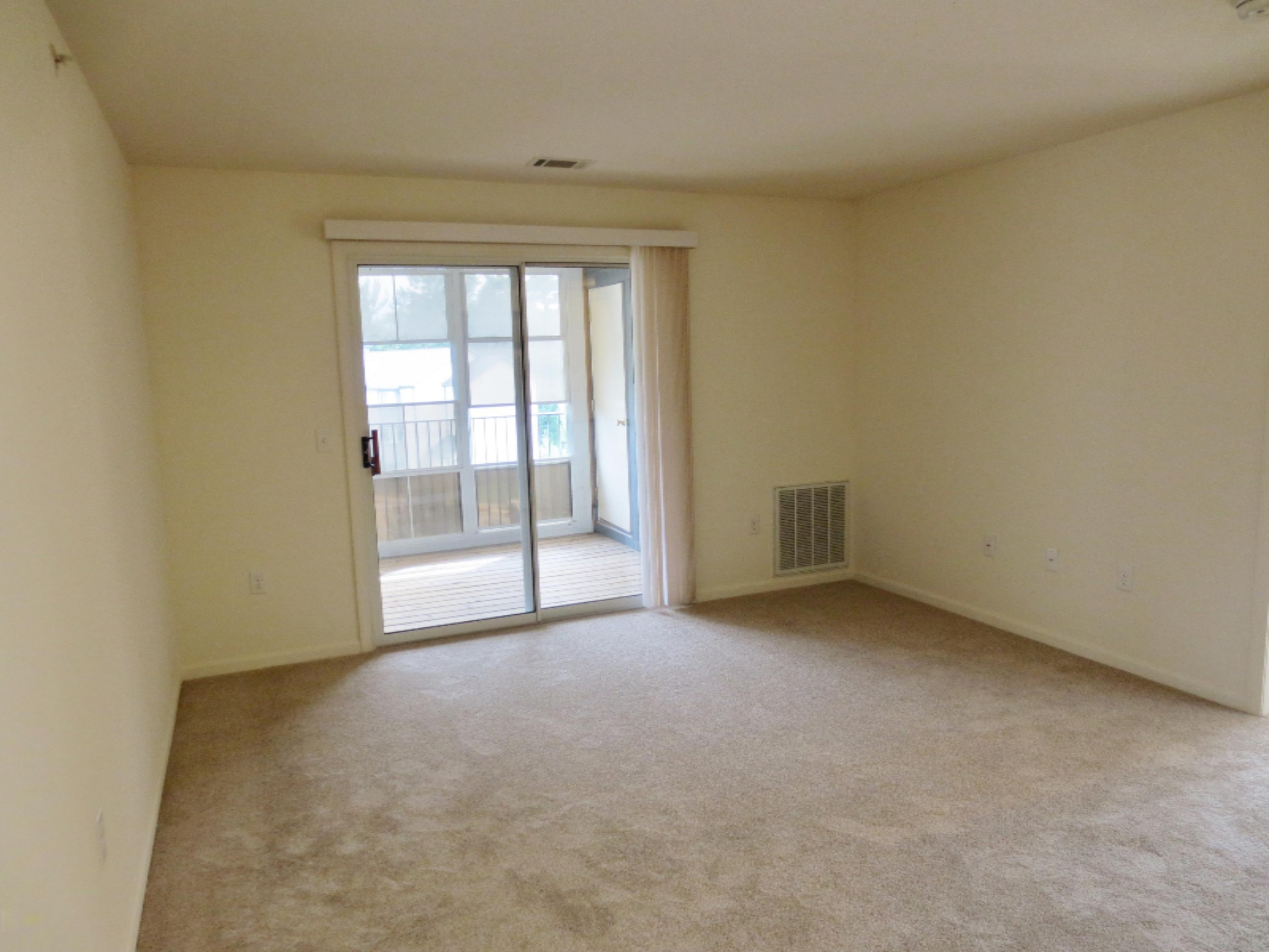 18400 North Ridge Court, Unit 24 Spring Lake, MI 49456 - Photo 3 of 21 Living Room