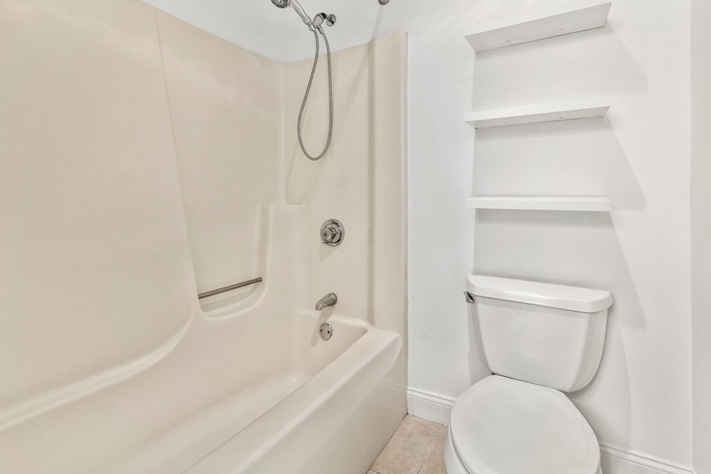 100 Brookside Drive, Unit F Andover, MA 01810 - Photo 15 of 22 a bathroom with a toilet and a bathtub