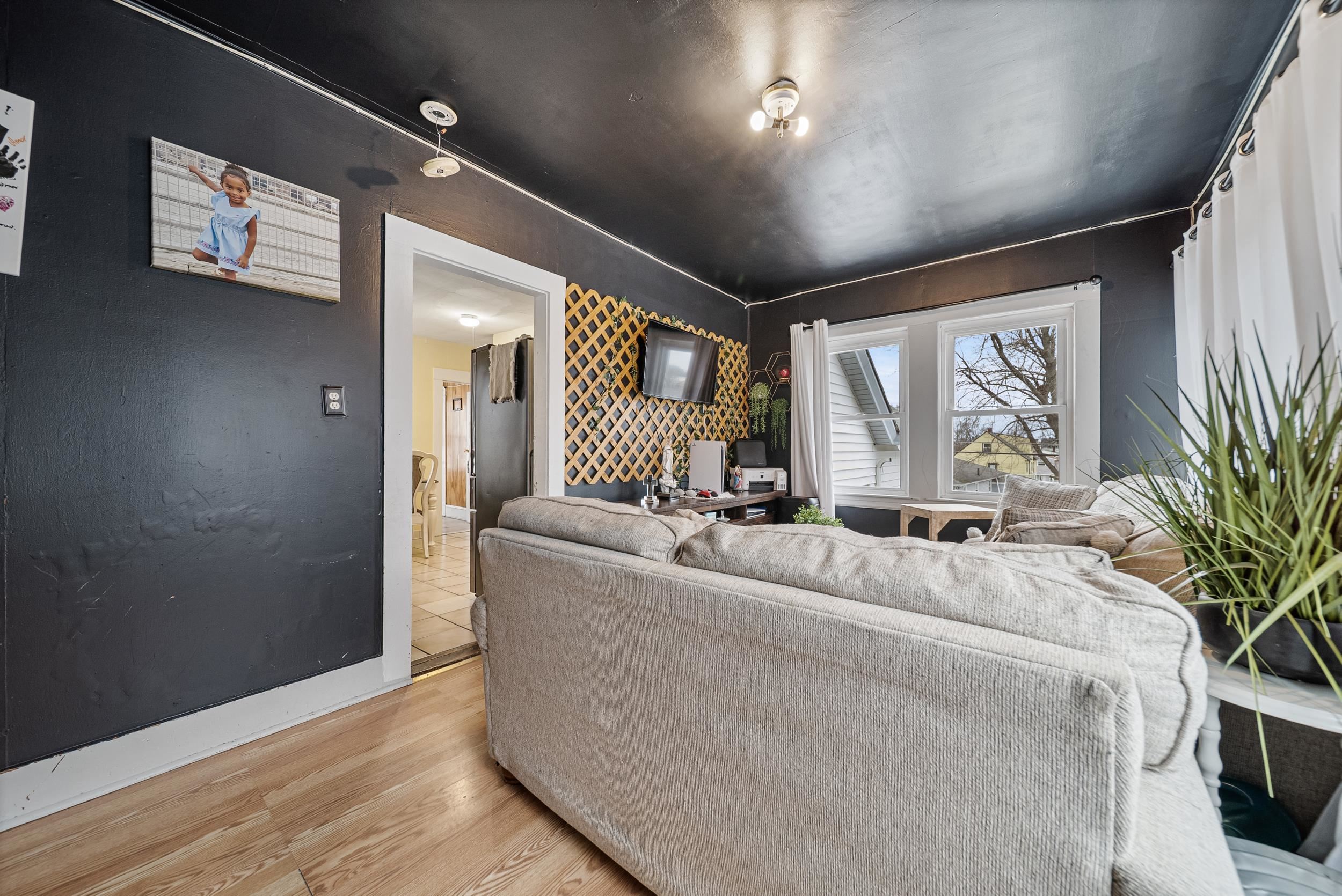 17 1/2 Balcom Street Nashua, NH 03060 - Photo 3 of 51