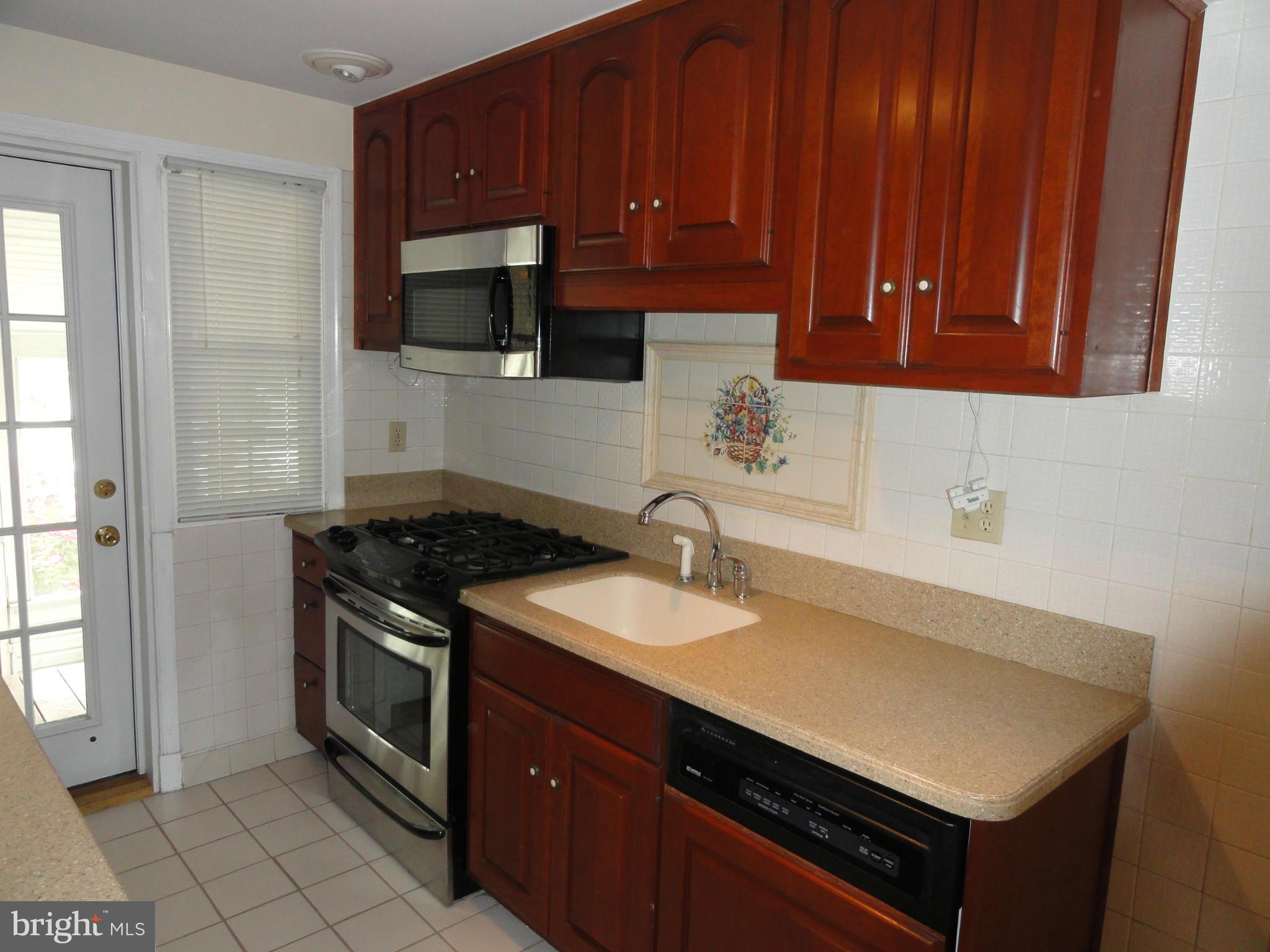 5620 Braxfield Road Baltimore, MD 21227 - Photo 2 of 25 Kitchen