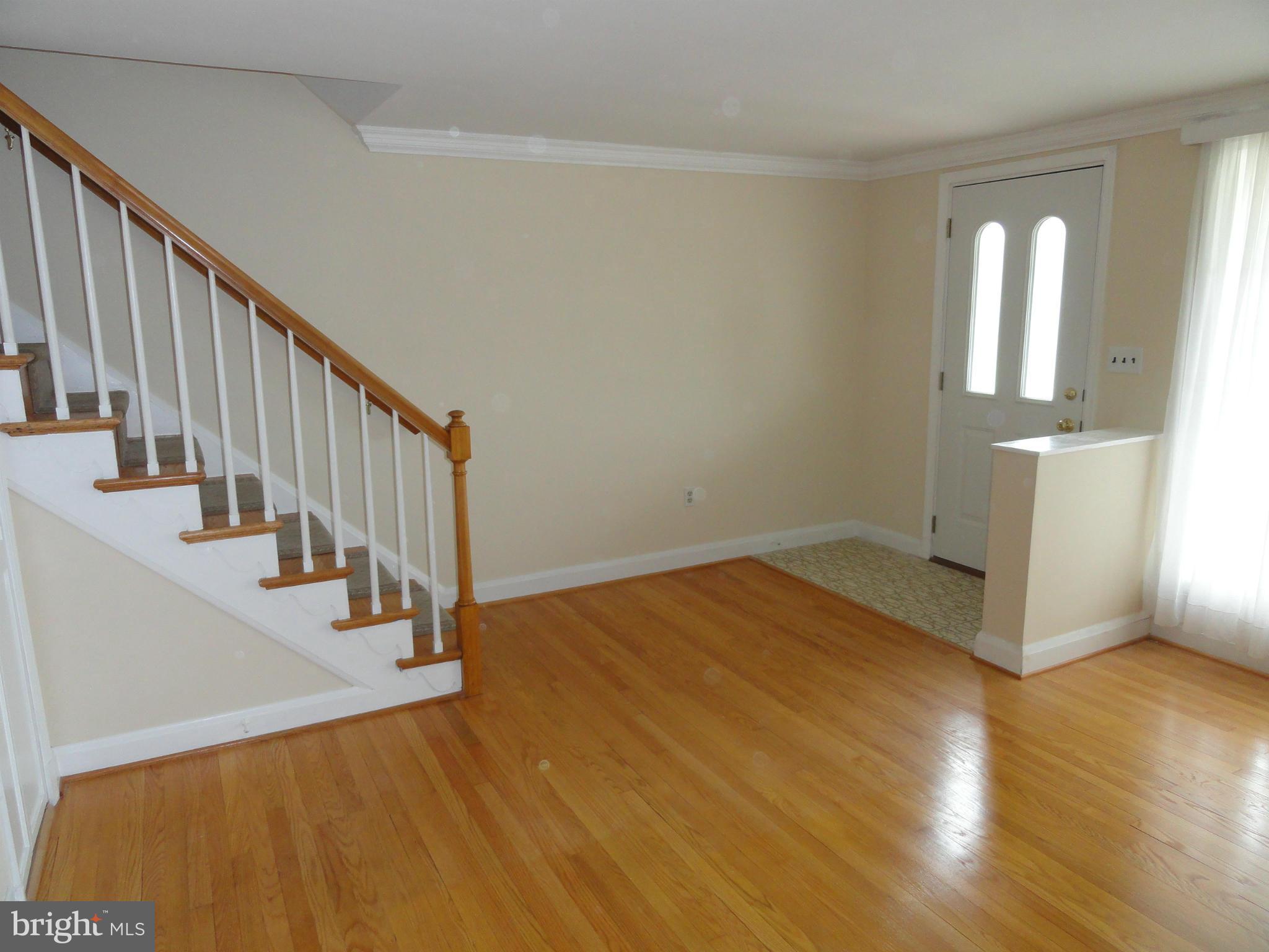 5620 Braxfield Road Baltimore, MD 21227 - Photo 16 of 25 Living Room