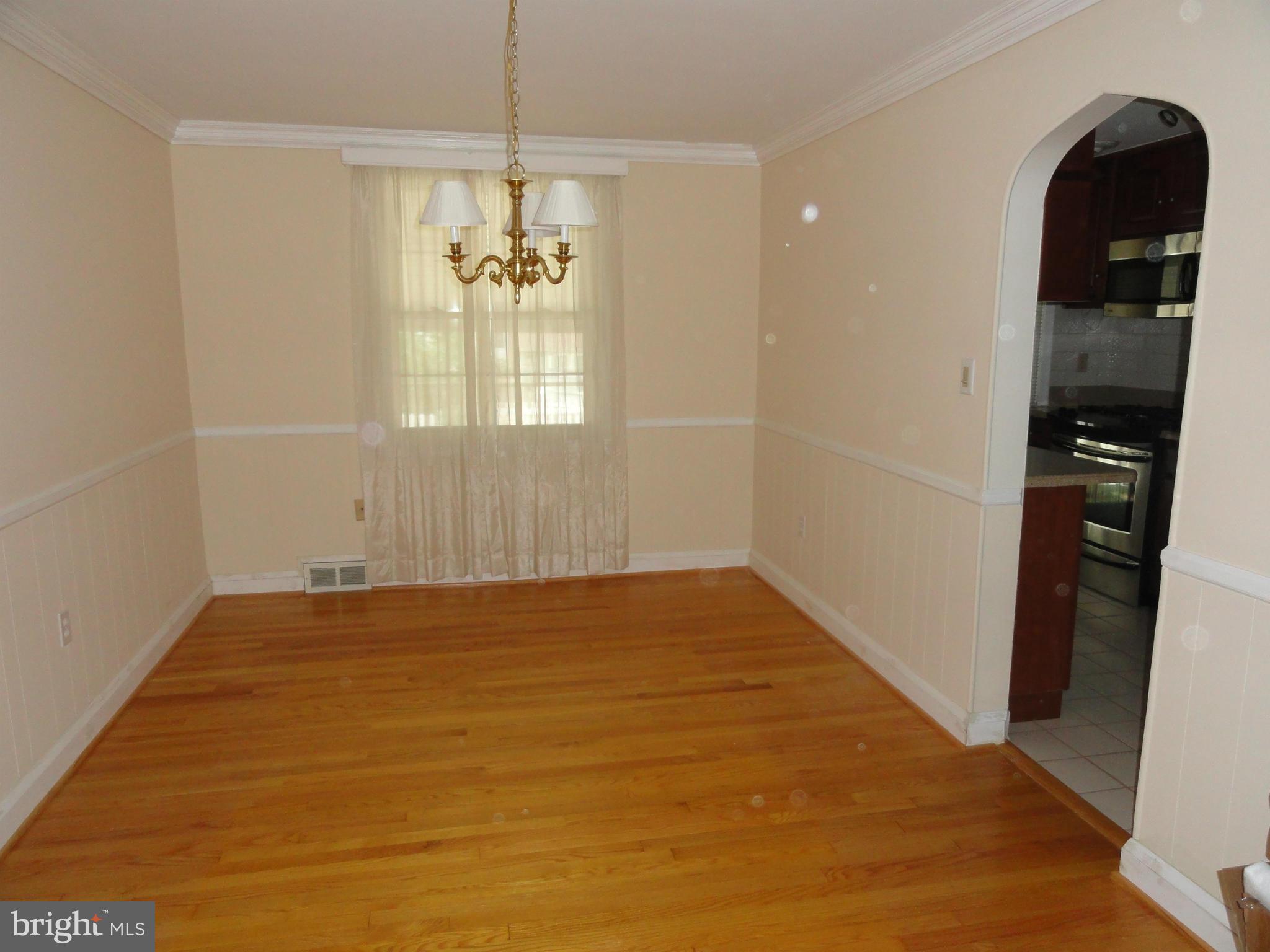 5620 Braxfield Road Baltimore, MD 21227 - Photo 17 of 25 Dining Room
