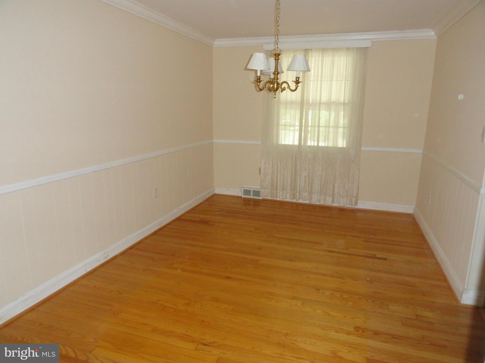 5620 Braxfield Road Baltimore, MD 21227 - Photo 18 of 25 Dining Room