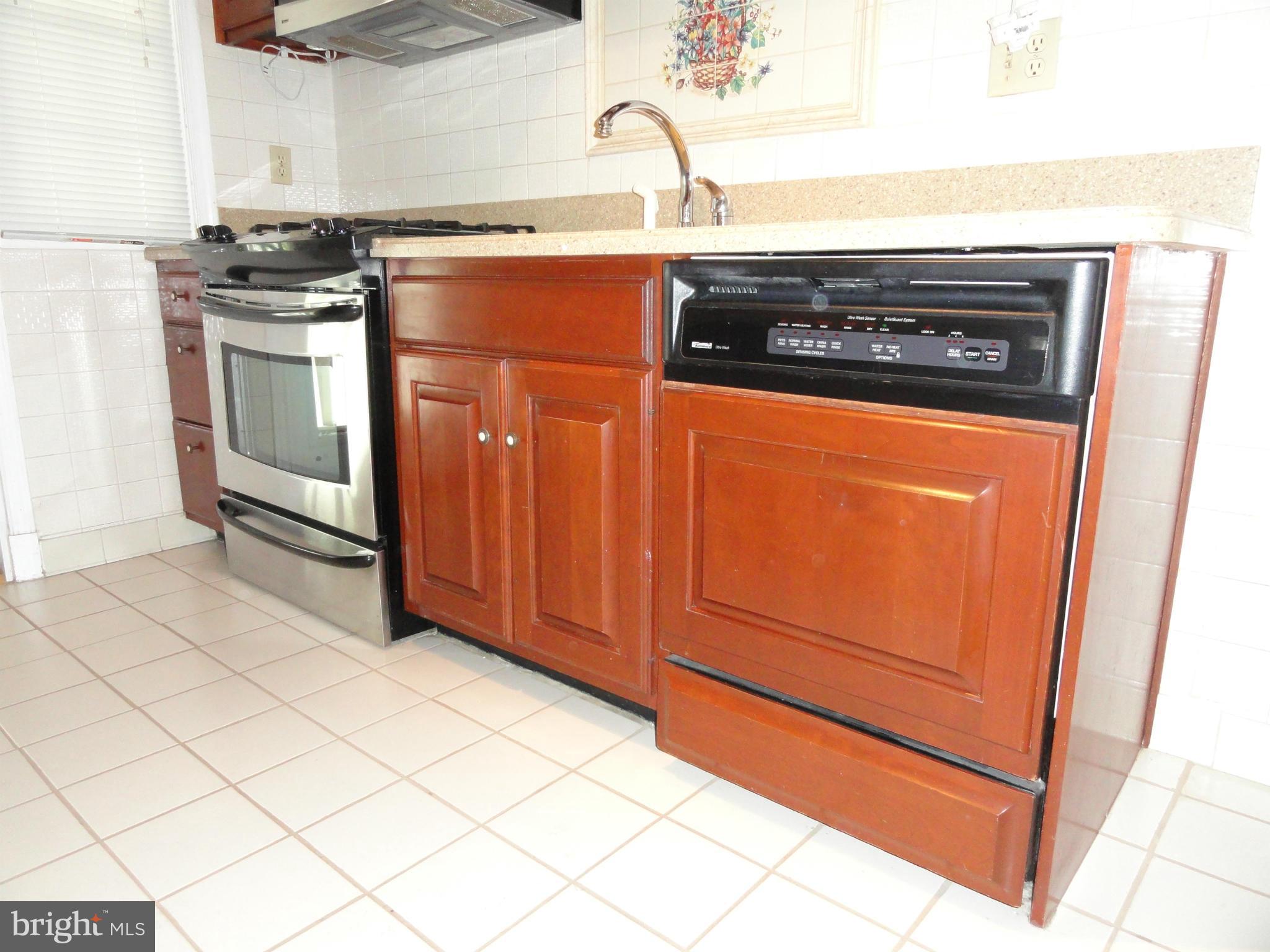 5620 Braxfield Road Baltimore, MD 21227 - Photo 5 of 25 Kitchen