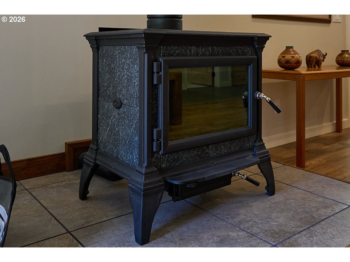 64368 Tamarack Road Lostine, OR 97857 - Photo 5 of 39 a living room with furniture and a potted plant