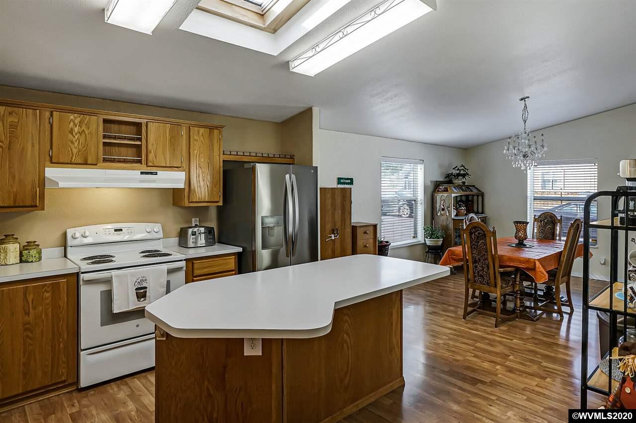 335 Clover Ridge Road Northeast Albany, OR 97322 - Photo 16 of 34