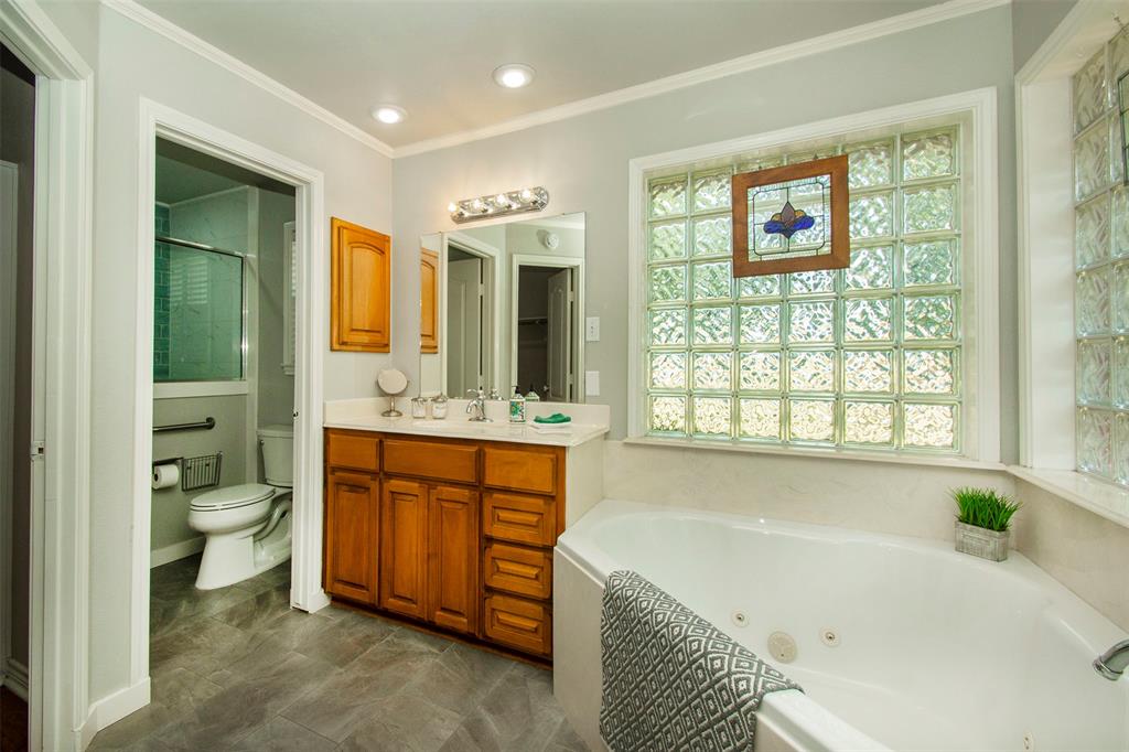 100 Durning Road Van Alstyne, TX 75495 - Photo 17 of 28 Primary bath with double /separate lavatories