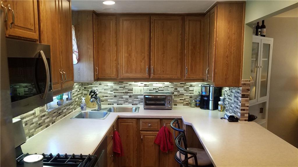 4305 Highgrove Road Pittsburgh, PA 15236 - Photo 13 of 24 Gorgeous back splash!! Wow!!!