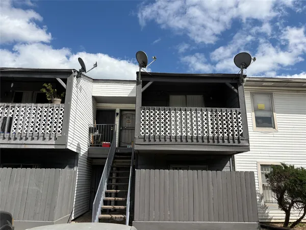 $1,100 | 7200 Clarewood Drive, Unit 13, Houston, TX 77036