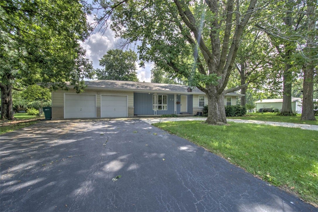 3284 North Oakland Avenue Decatur, IL 62526 - Photo 1 of 34 Gallery Image 1