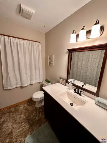 $224,900 | 300 Kellogg Lane, Auburn, KS 66402