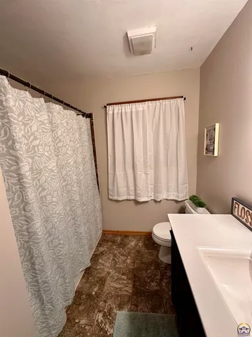 $224,900 | 300 Kellogg Lane, Auburn, KS 66402