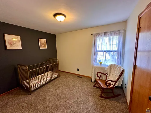 $224,900 | 300 Kellogg Lane, Auburn, KS 66402