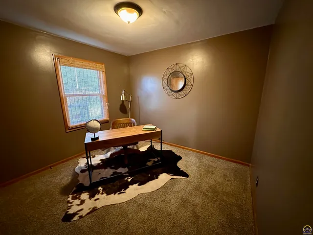 $224,900 | 300 Kellogg Lane, Auburn, KS 66402