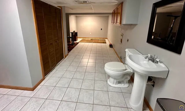 $224,900 | 300 Kellogg Lane, Auburn, KS 66402