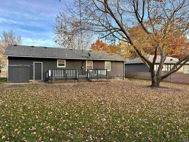 $224,900 | 300 Kellogg Lane, Auburn, KS 66402