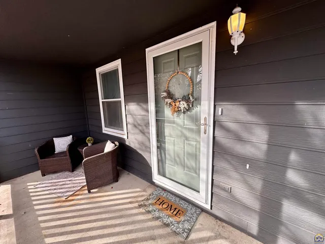 $224,900 | 300 Kellogg Lane, Auburn, KS 66402