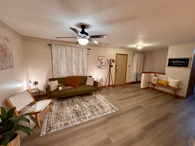 $224,900 | 300 Kellogg Lane, Auburn, KS 66402