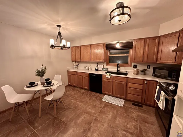 $224,900 | 300 Kellogg Lane, Auburn, KS 66402