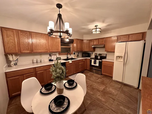 $224,900 | 300 Kellogg Lane, Auburn, KS 66402