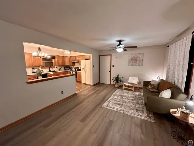 $224,900 | 300 Kellogg Lane, Auburn, KS 66402