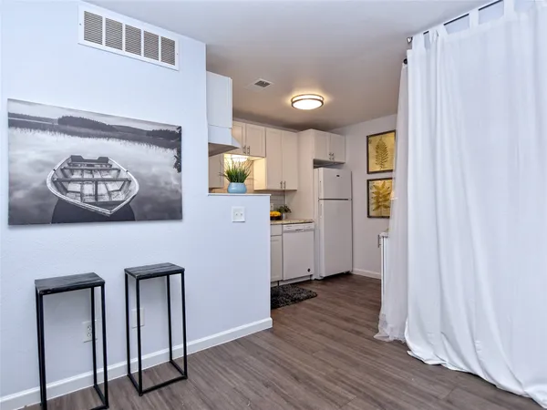 $900 | 1840 Burton Drive, Unit 109, Austin, TX 78741