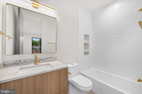 $2,495,000 | 113 James Drive Southwest, Vienna, VA 22180